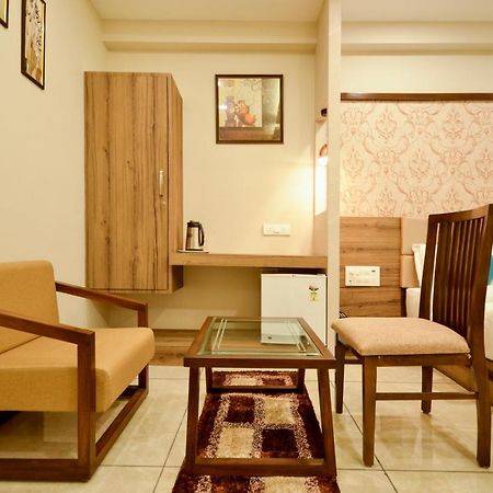 Hotel Repose Amhedabad Dış mekan fotoğraf