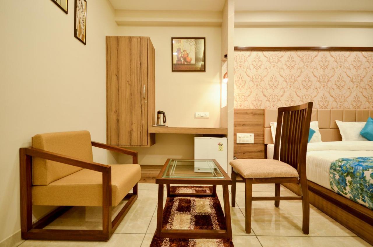 Hotel Repose Amhedabad Dış mekan fotoğraf