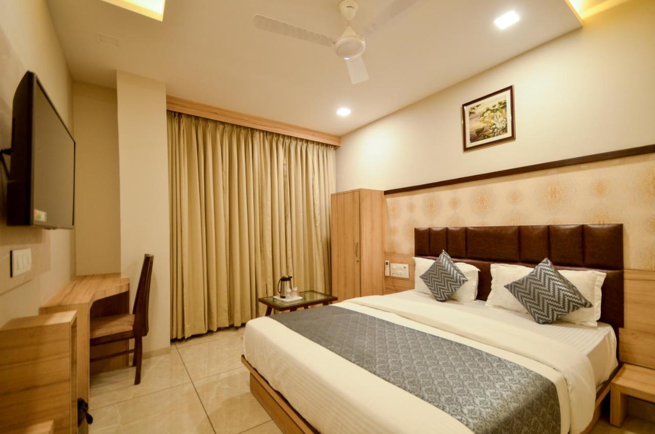 Hotel Repose Amhedabad Dış mekan fotoğraf