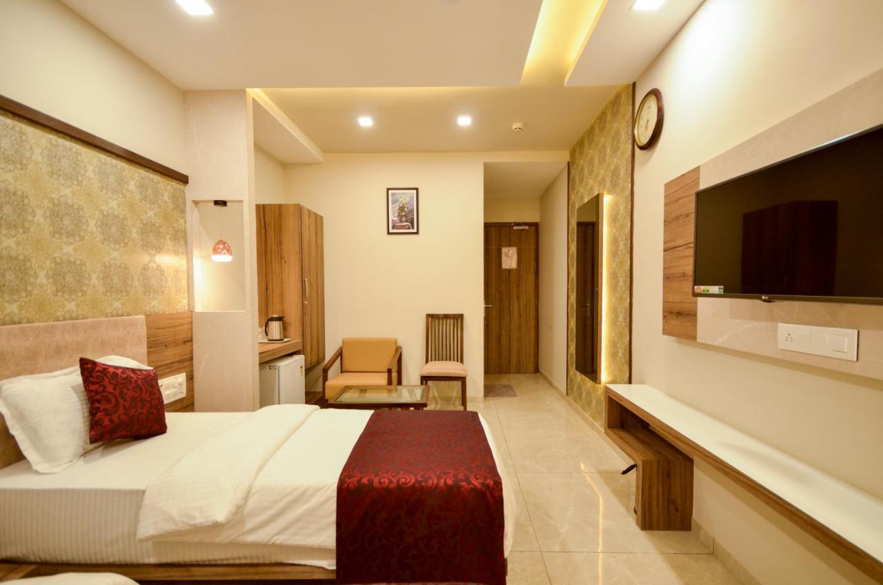 Hotel Repose Amhedabad Dış mekan fotoğraf
