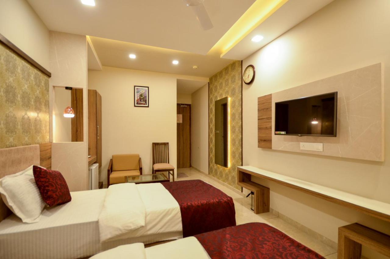 Hotel Repose Amhedabad Dış mekan fotoğraf