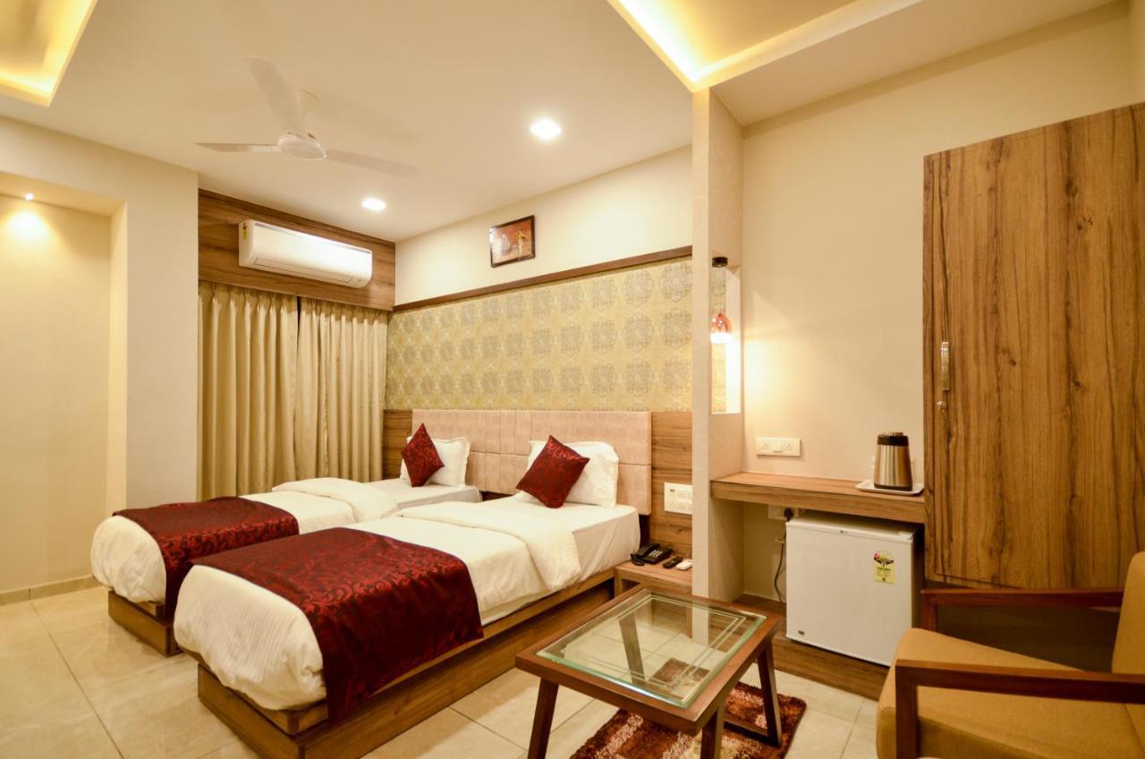 Hotel Repose Amhedabad Dış mekan fotoğraf